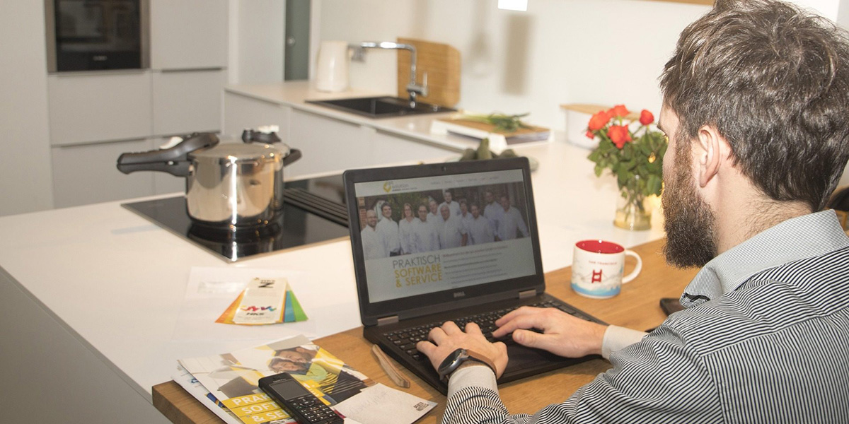 home-office-4974639_1920-1920x960